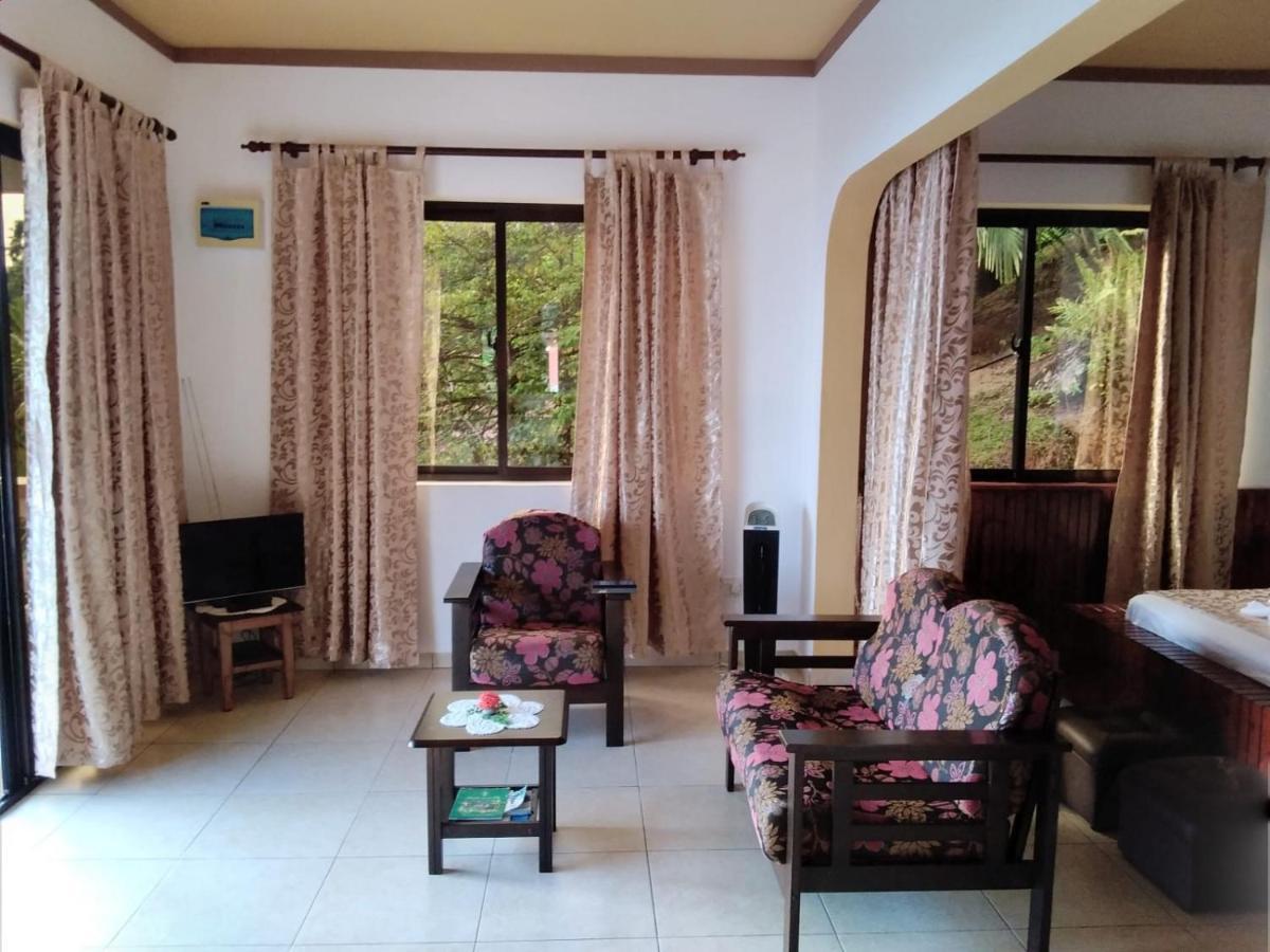 Les Elles Guesthouse Self Catering Baie Lazare  Buitenkant foto